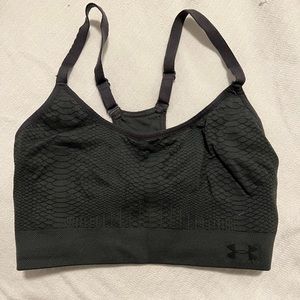 Under armor size medium adjustable bra